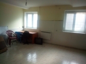 İcarəyə verilir 3 otaqlı 60 m2 obyekt Neftçi bazası