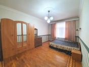 İcarəyə verilir 3 otaqlı 80 m2 köhnə tikili Nəriman Nərimanov parkı