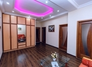 Satılır 5 otaqlı 140 m2 köhnə tikili Elit ticarət mərkəzi