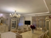 Satılır 6 otaqlı 200 m2 köhnə tikili İnşaatçılar m.