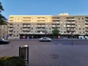 Satılır 3 otaqlı 90 m2 köhnə tikili Elmlər Akademiyası m.