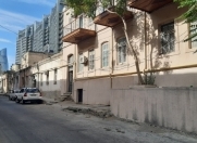 İcarəyə verilir 1 otaqlı 20 m2 köhnə tikili İçəri Şəhər m.