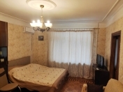 İcarəyə verilir 1 otaqlı 40 m2 köhnə tikili İçəri Şəhər m.