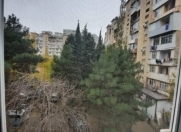 Satılır 3 otaqlı 80 m2 köhnə tikili Gənclik m.