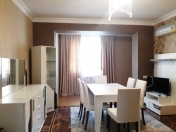Satılır 2 otaqlı 60 m2 köhnə tikili Elmlər Akademiyası m.