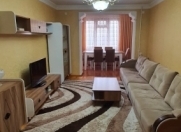 Satılır 3 otaqlı 100 m2 köhnə tikili İctimai telekanalı