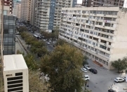 Satılır 2 otaqlı 70 m2 köhnə tikili Gənclik m.