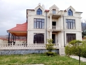 Satılır 8 otaqlı 450 m2 villa Qəbələ