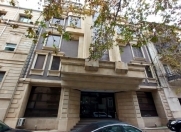 İcarəyə verilir 5 otaqlı 117 m2 ofis Axundov bağı