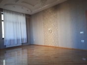 Satılır 2 otaqlı 90 m2 yeni tikili Memar Əcəmi m.