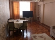 Satılır 2 otaqlı 70 m2 köhnə tikili Gənclik m.