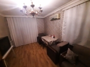 Satılır 2 otaqlı 55 m2 köhnə tikili Qara Qarayev m.