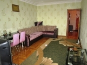 İcarəyə verilir 2 otaqlı 65 m2 köhnə tikili Gənclik m.