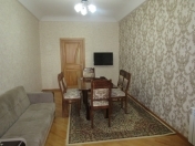 İcarəyə verilir 3 otaqlı 80 m2 köhnə tikili Gənclik m.