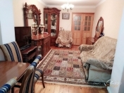 Satılır 2 otaqlı 50 m2 köhnə tikili Xalqlar Dostluğu m.