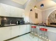 İcarəyə verilir 2 otaqlı 60 m2 köhnə tikili Sahil m.