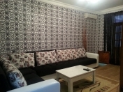 Satılır 2 otaqlı 78.5 m2 köhnə tikili Zərifə Əliyeva adına park