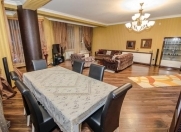 İcarəyə verilir 4 otaqlı 210 m2 yeni tikili 28 May m.