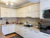 Satılır 2 otaqlı 60 m2 köhnə tikili Gənclik m.