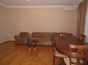 İcarəyə verilir 3 otaqlı 90 m2 köhnə tikili Gənclik m.