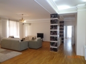 İcarəyə verilir 5 otaqlı 300 m2 köhnə tikili İnşaatçılar m.