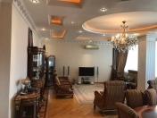 Satılır 5 otaqlı 400 m2 yeni tikili 8 mkr