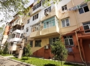 Satılır 2 otaqlı 80 m2 köhnə tikili 4 mkr