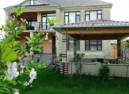 İcarəyə verilir 5 otaqlı 300 m2 villa Qəbələ