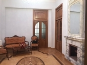 İcarəyə verilir 8 otaqlı 350 m2 köhnə tikili Yasamal r.