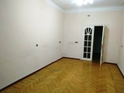 İcarəyə verilir 3 otaqlı 120 m2 ofis Elmlər Akademiyası m.