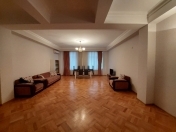 İcarəyə verilir 5 otaqlı 220 m2 yeni tikili Gənclik m.