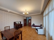 İcarəyə verilir 3 otaqlı 140 m2 yeni tikili Gənclik m.