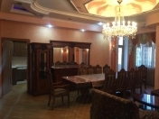 İcarəyə verilir 4 otaqlı 180 m2 yeni tikili 28 May m.