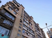 Satılır 2 otaqlı 45 m2 köhnə tikili Xalqlar Dostluğu m.