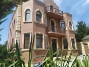 Satılır 8 otaqlı 360 m2 həyət evi Nizami r.