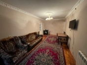 Satılır 2 otaqlı 50 m2 köhnə tikili Xalqlar Dostluğu m.