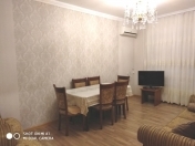 Satılır 3 otaqlı 80 m2 köhnə tikili Neapol dairəsi