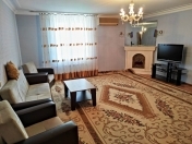 İcarəyə verilir 2 otaqlı 60 m2 köhnə tikili Elmlər Akademiyası m.