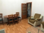 Satılır 3 otaqlı 70 m2 köhnə tikili Axundov bağı