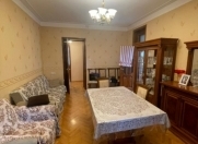 Satılır 2 otaqlı 54 m2 köhnə tikili Qara Qarayev m.