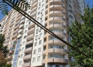 Satılır 4 otaqlı 70 m2 obyekt Nizami m.