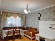 Satılır 2 otaqlı 75 m2 köhnə tikili Xalqlar Dostluğu m.