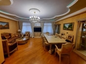 Satılır 5 otaqlı 240 m2 yeni tikili Qara Qarayev m.
