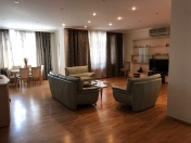 Satılır 4 otaqlı 190 m2 yeni tikili Azərbaycan Dillər Universiteti