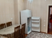 İcarəyə verilir 2 otaqlı 68 m2 köhnə tikili Elmlər Akademiyası m.