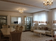 Satılır 5 otaqlı 120 m2 köhnə tikili Zərifə Əliyeva adına park