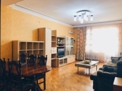 İcarəyə verilir 3 otaqlı 172 m2 yeni tikili Nizami m.