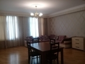 İcarəyə verilir 5 otaqlı 230 m2 yeni tikili Gənclik m.