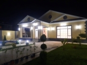 Satılır 4 otaqlı 200 m2 bağ evi Şüvəlan Park ticarət mərkəzi
