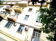 İcarəyə verilir 5 otaqlı 300 m2 köhnə tikili Yasamal r.